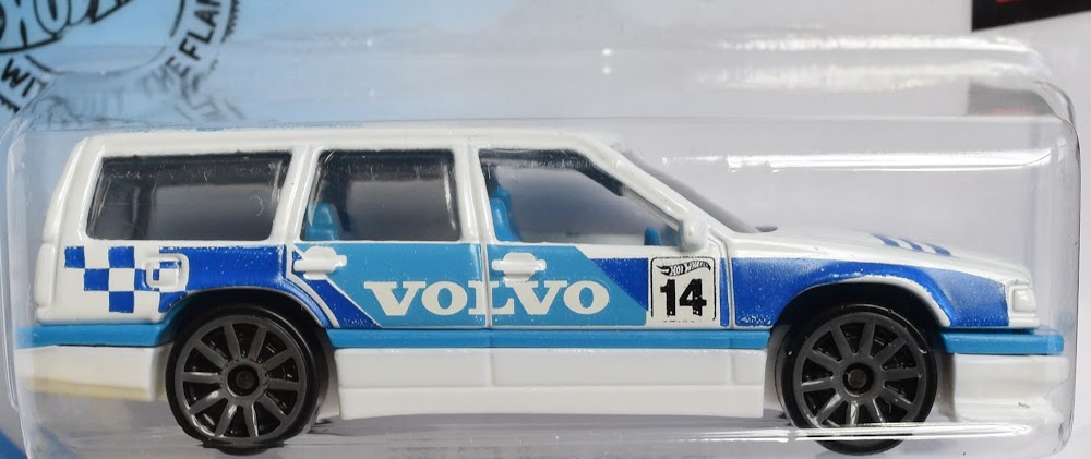 Volvo 850 Estate side view